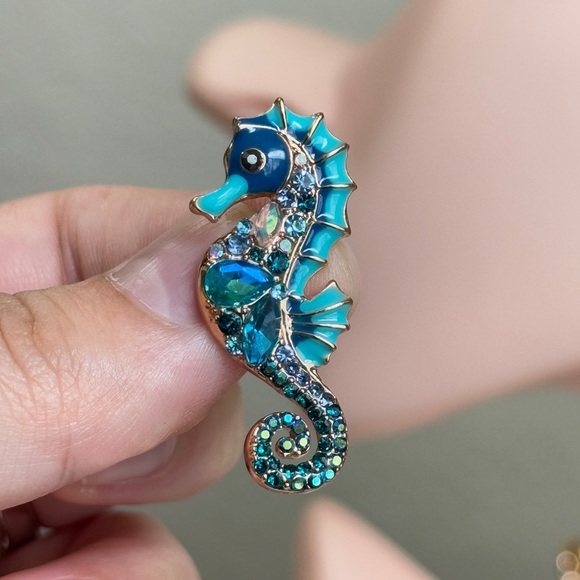 ⚜️❤️‍🔥 Ocean Seahorse Brooch  🌊 - Picture 9 of 9